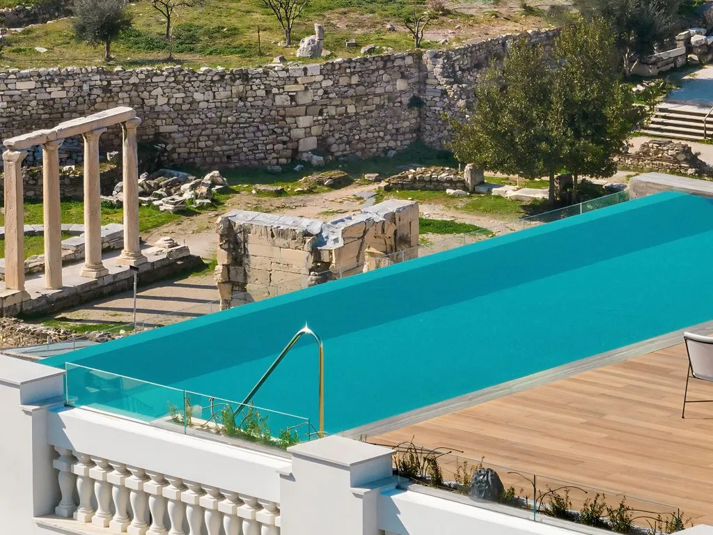 19 Rooftop infinity pool with view of the ancient world 1024x768 2